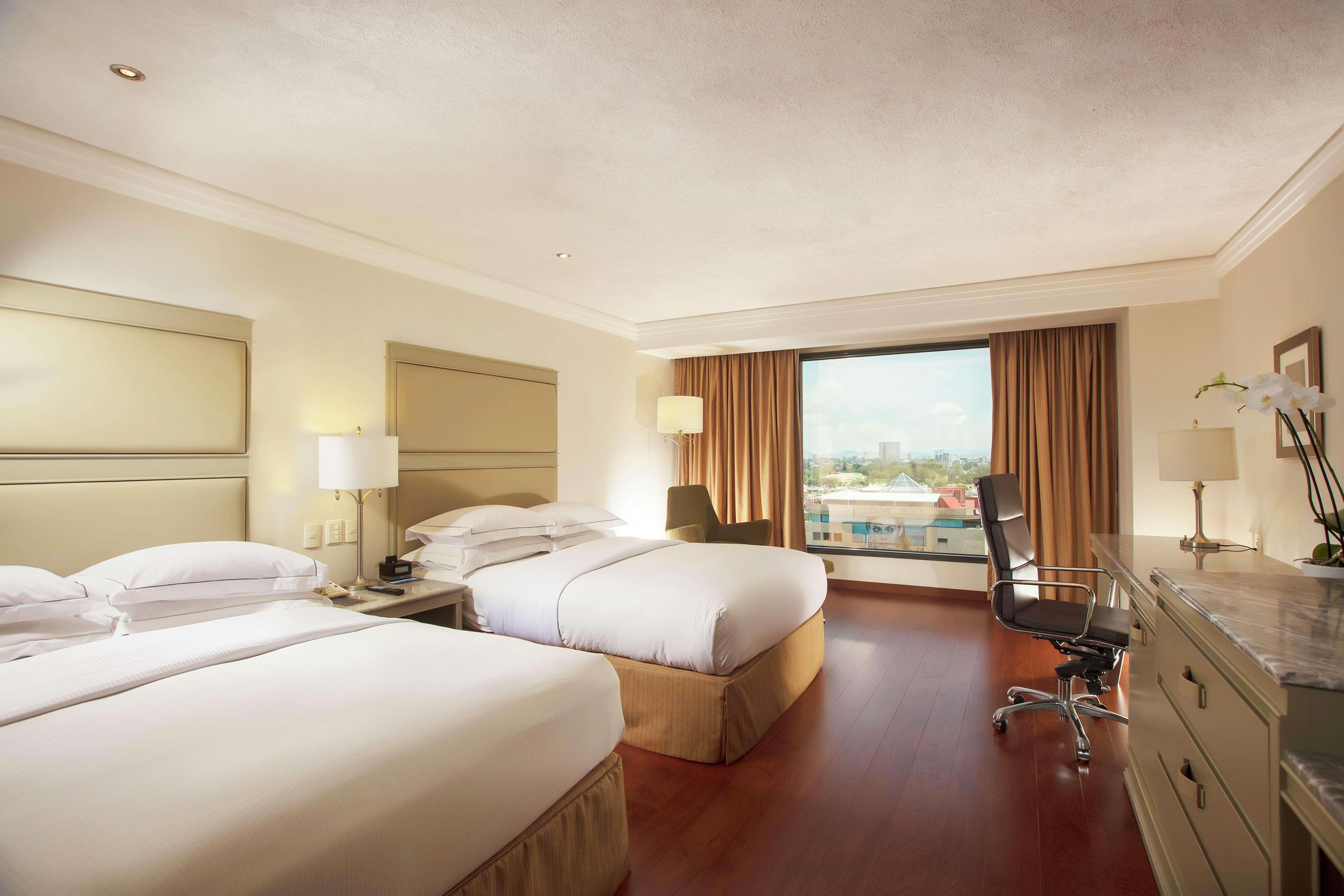 Barcelo Guadalajara Hotel Екстериор снимка