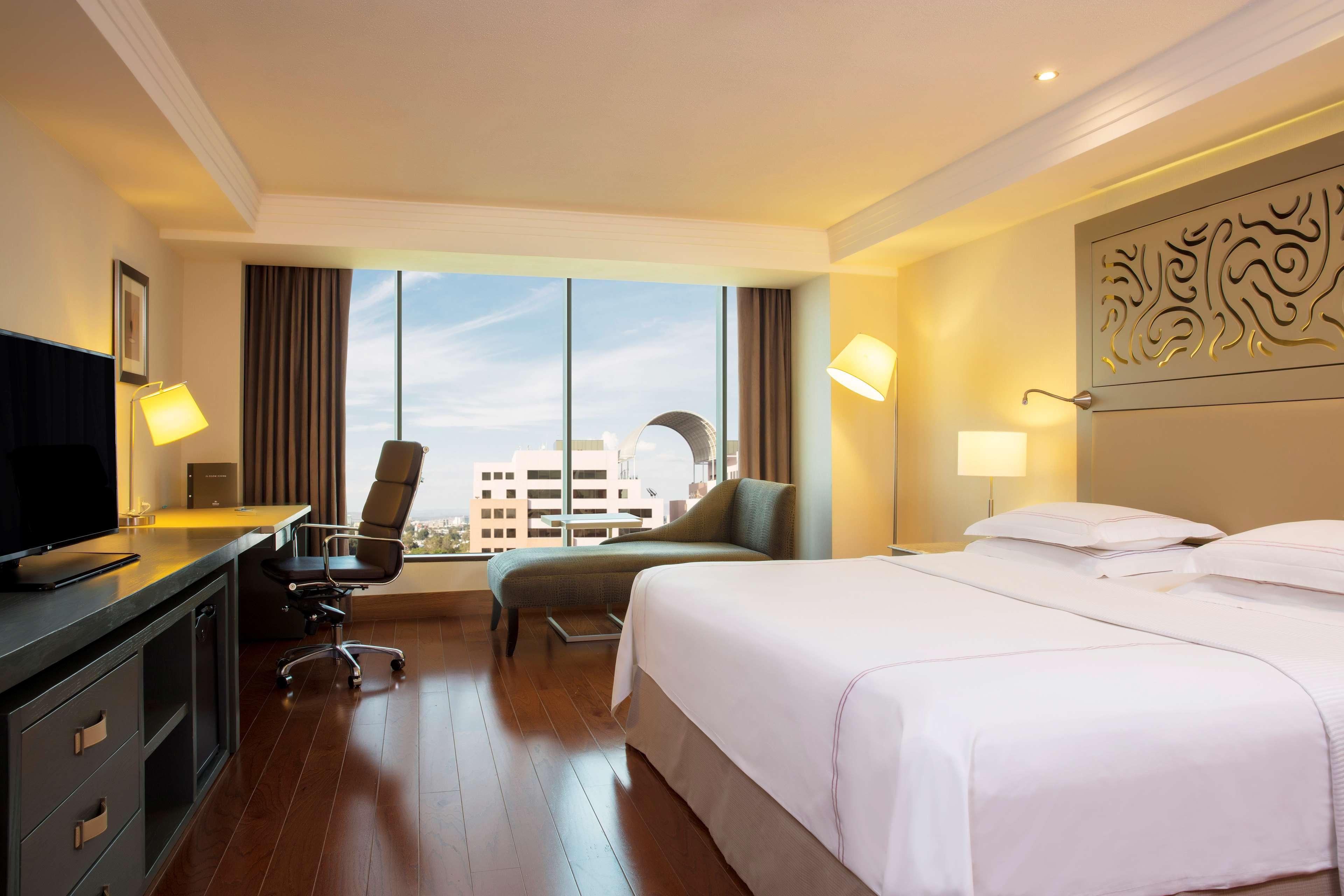 Barcelo Guadalajara Hotel Екстериор снимка