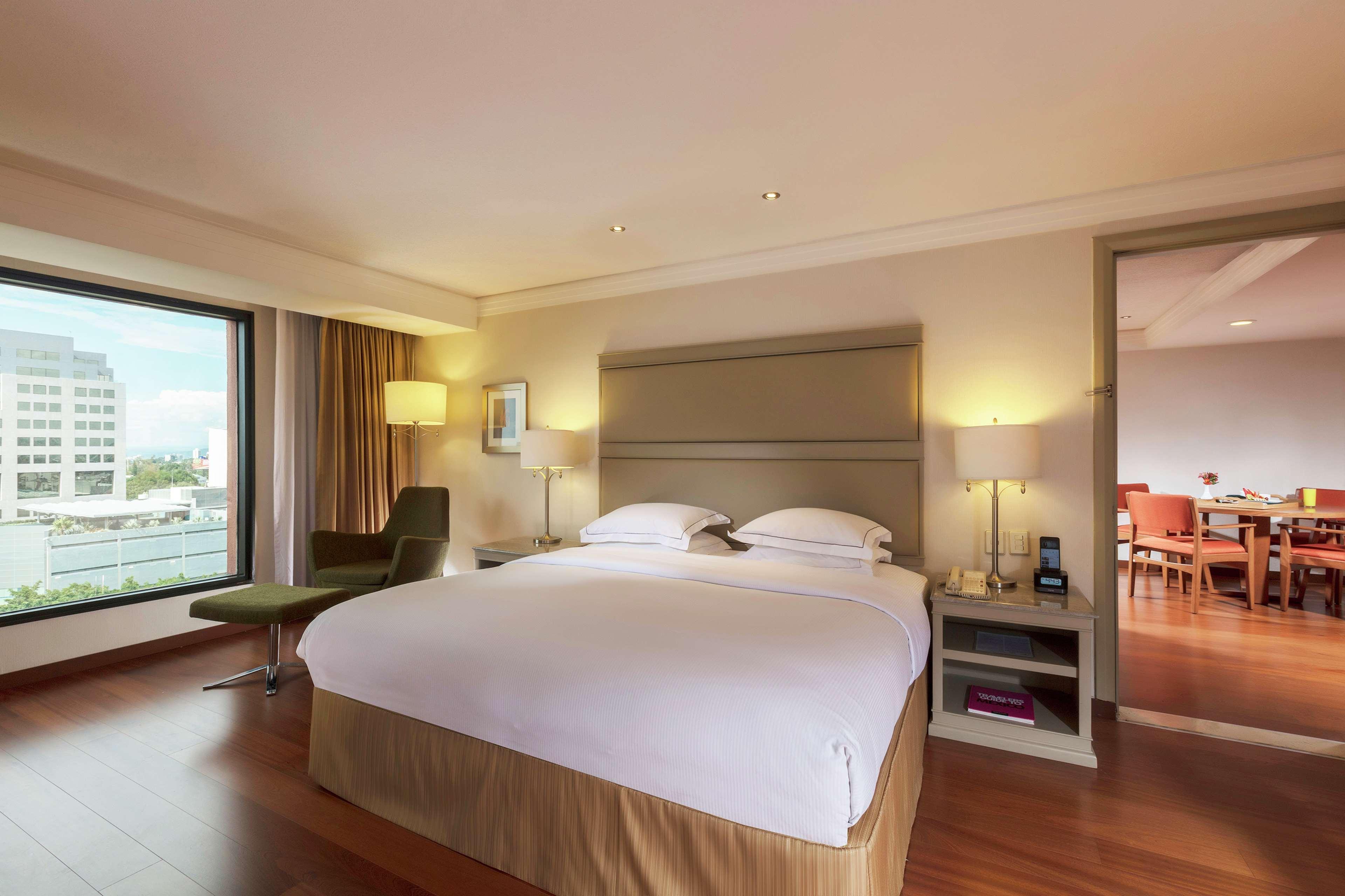 Barcelo Guadalajara Hotel Екстериор снимка Suite