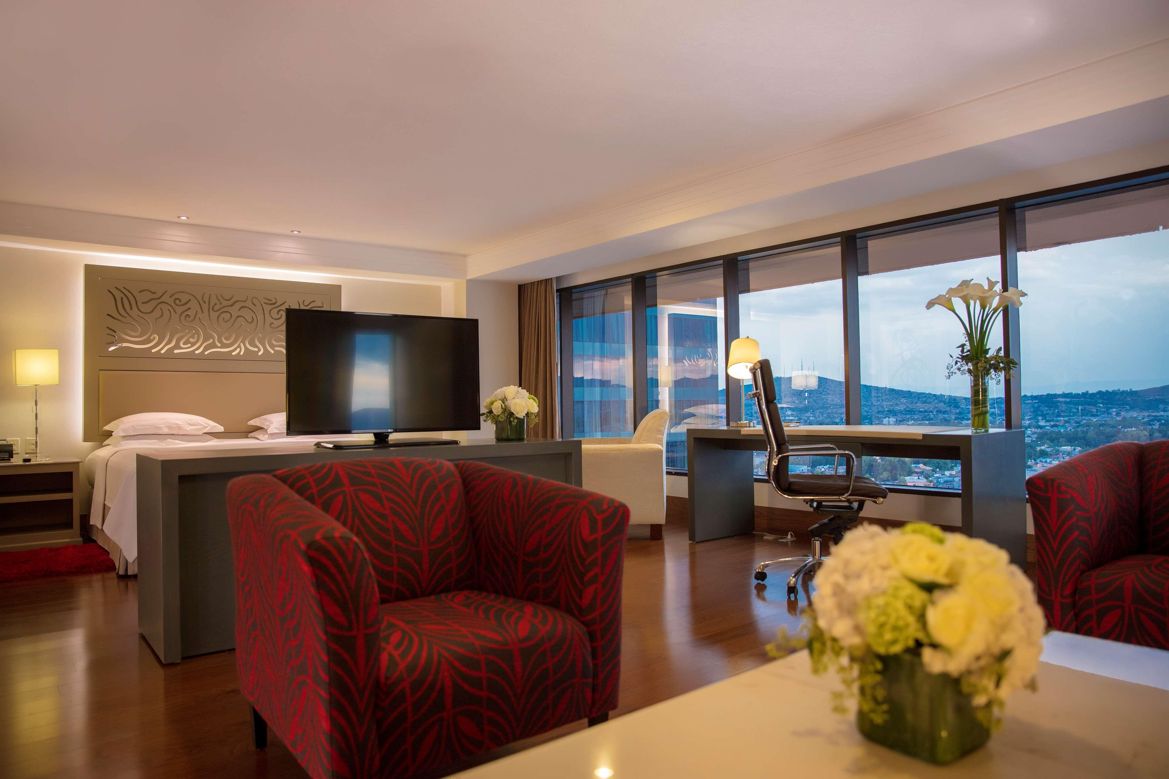 Barcelo Guadalajara Hotel Екстериор снимка Suite at the hotel