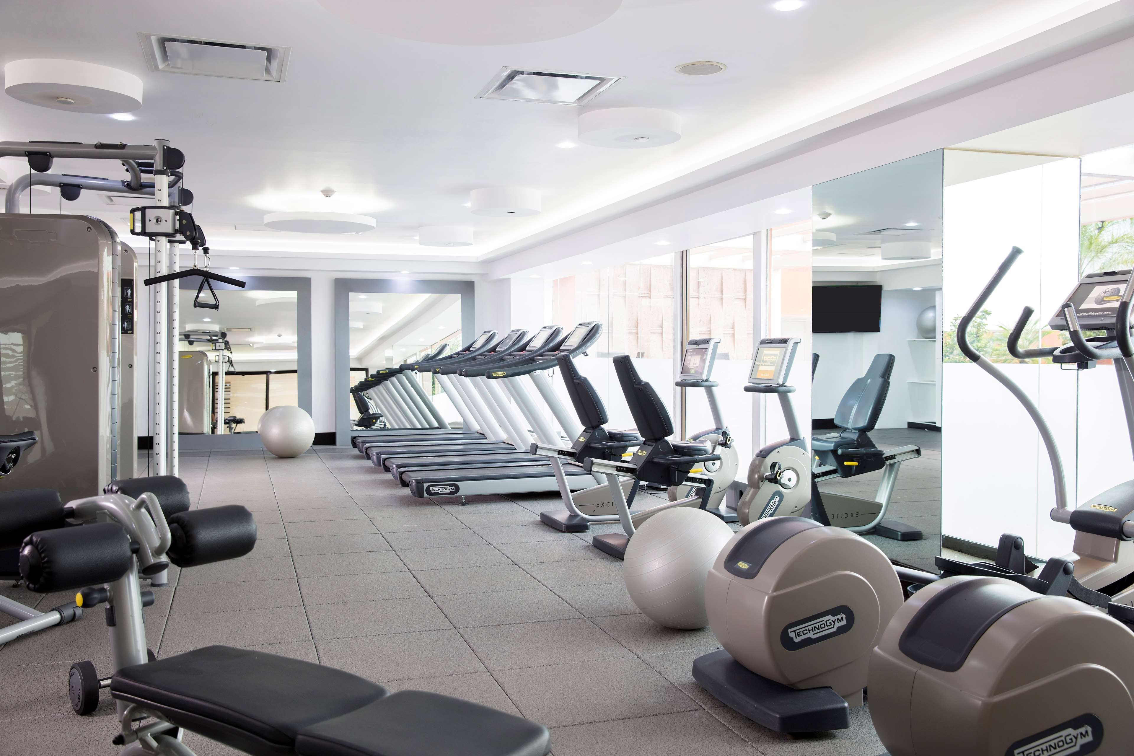 Barcelo Guadalajara Hotel Екстериор снимка A gym in a hotel