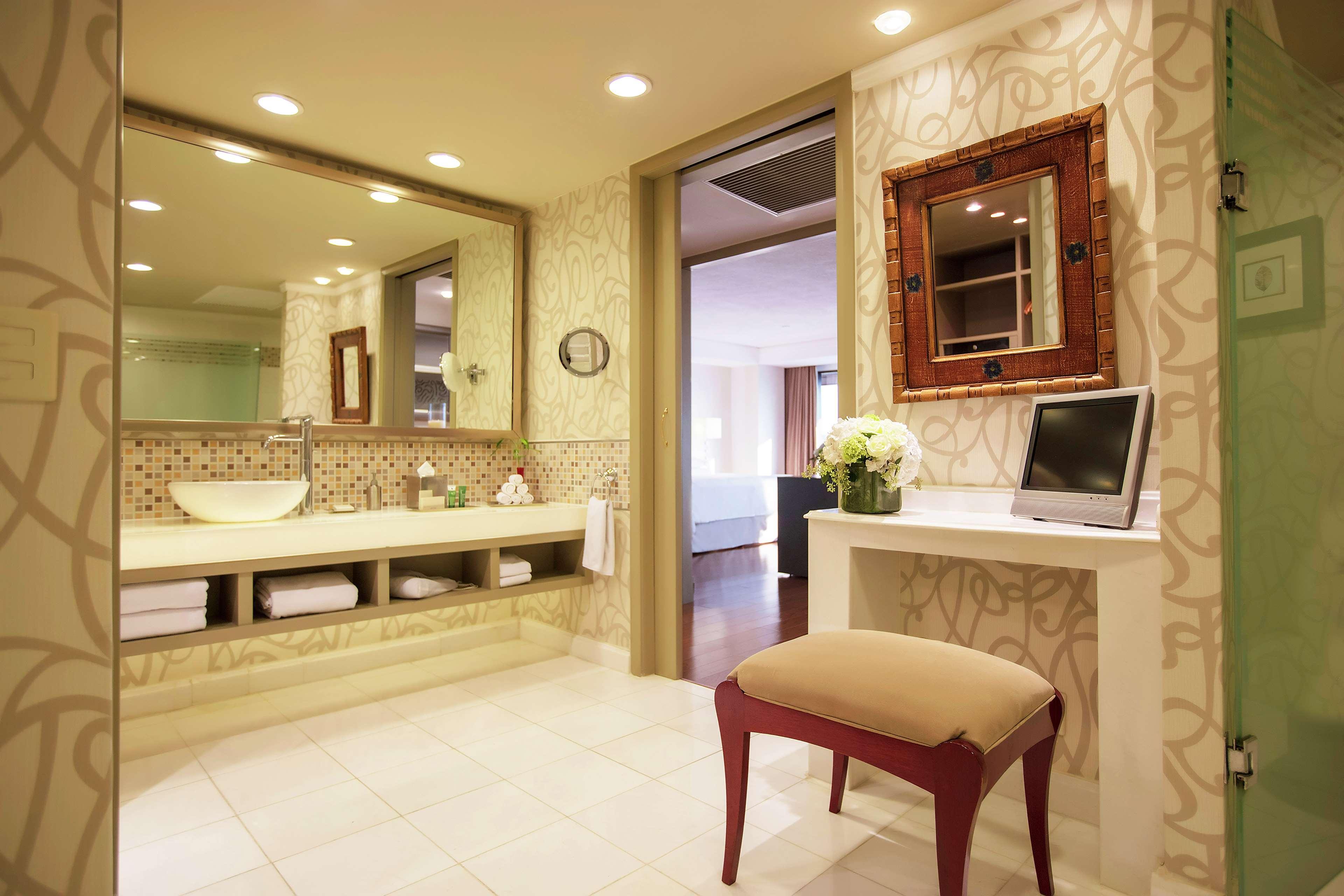Barcelo Guadalajara Hotel Екстериор снимка Bathroom