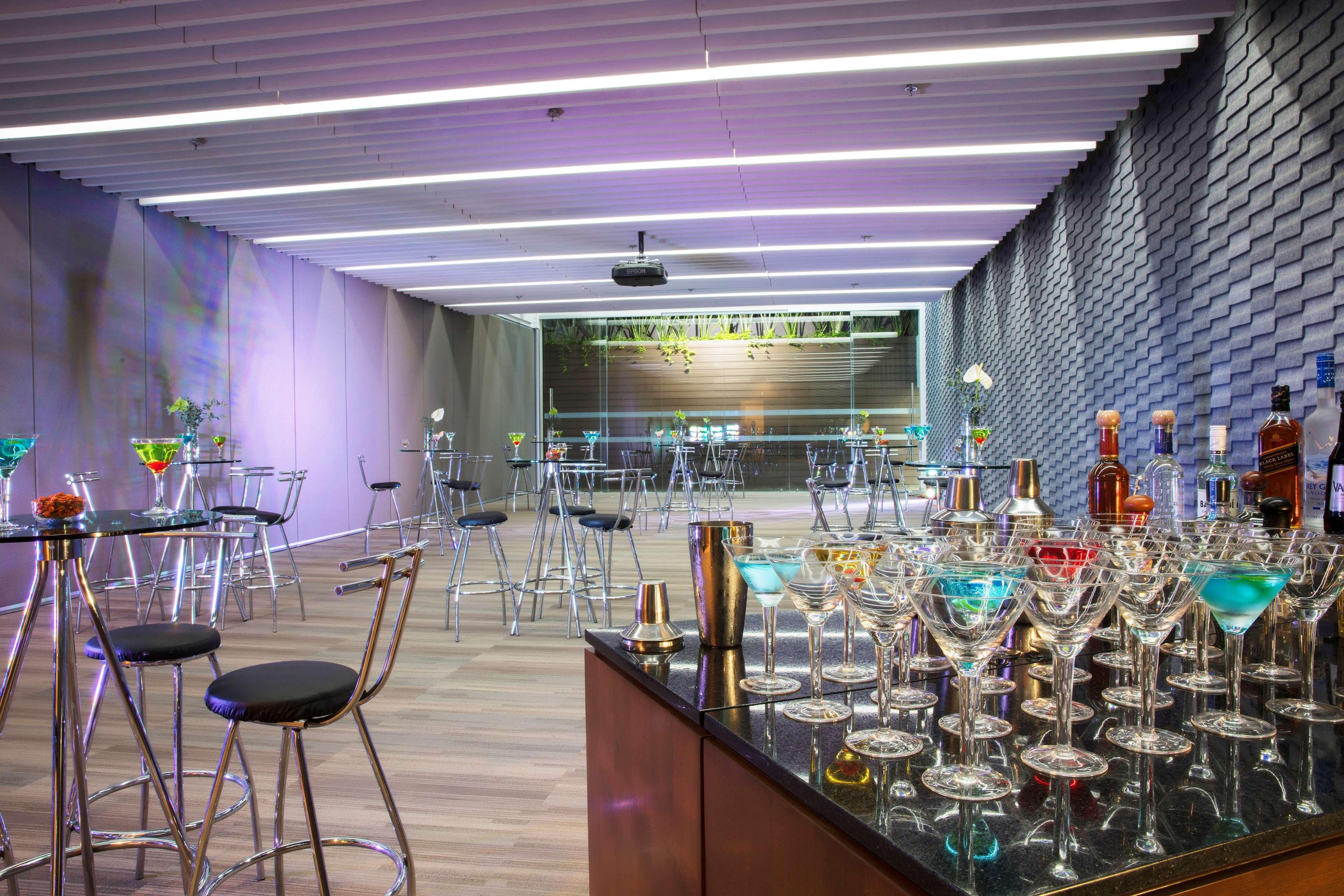 Barcelo Guadalajara Hotel Екстериор снимка The bar at the 10th floor
