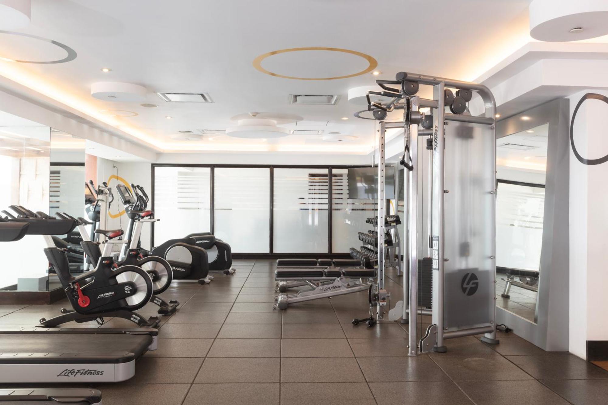Barcelo Guadalajara Hotel Екстериор снимка The gym at the hotel