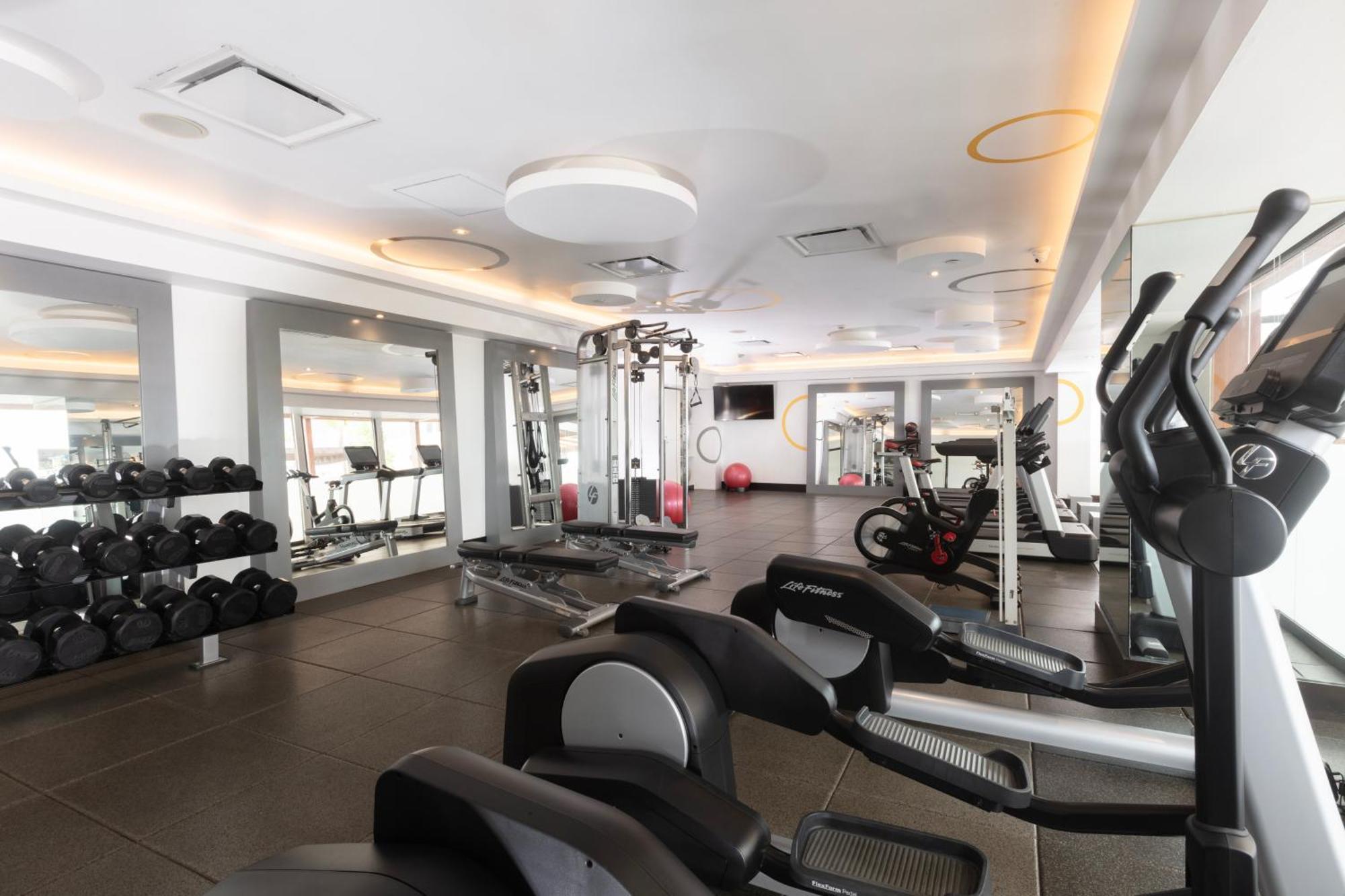 Barcelo Guadalajara Hotel Екстериор снимка The gym at the hotel